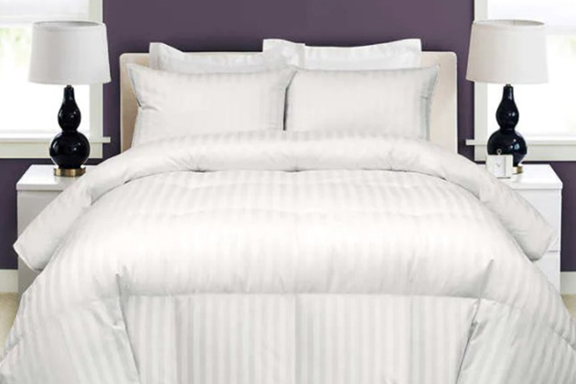 FieldCrest Year Round Down Comforter White GREAT VALUE New with Tags 